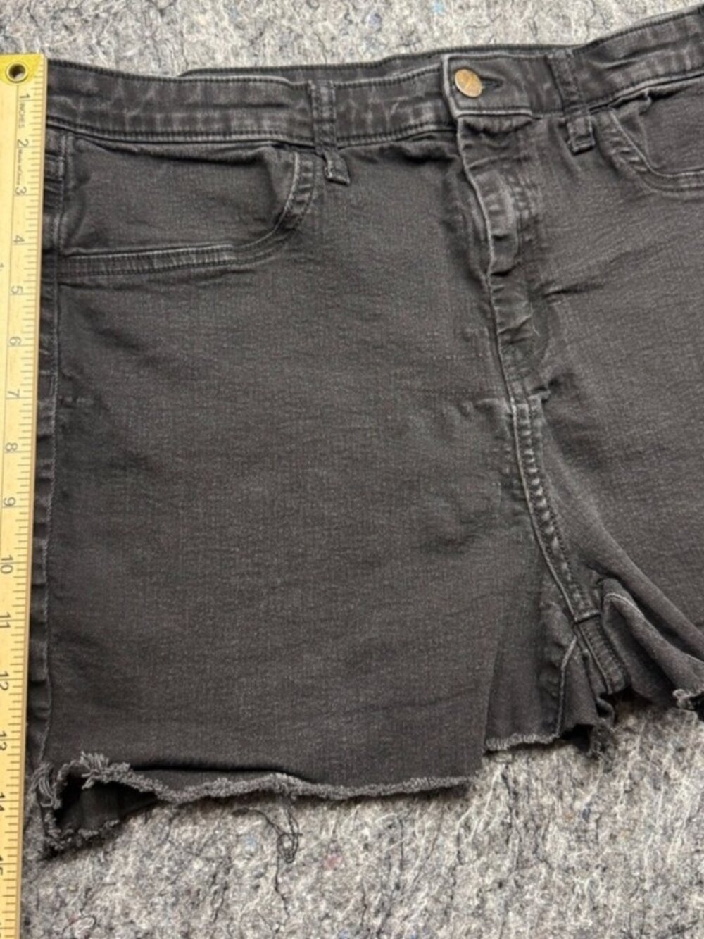 Womens High Rise Skinny Denim Shorts Washed Black Raw‎ Hem 16/33R - Picture 2 of 3